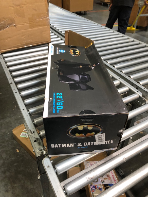 Photo 2 of McFarlane Toys - DC Multiverse Batman & Batmobile Gold Label 2pk (1989), Gold Label, Amazon Exclusive