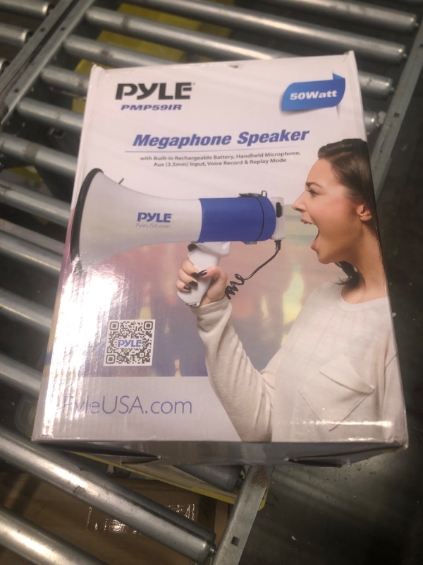 Photo 2 of Pyle - Pro - 50 Watts Megaphone/Lith.Batt/Aux in (PMP59IR)