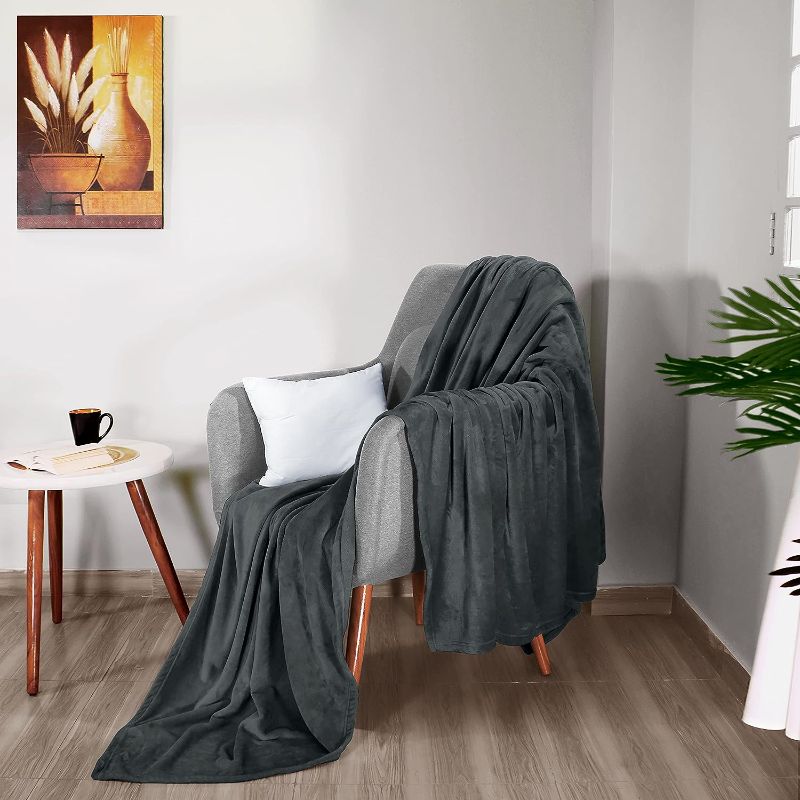 Photo 4 of  Bedding Fleece Blanket Queen Size Grey 300GSM Luxury Bed Blanket Anti-Static Fuzzy Soft Blanket Microfiber