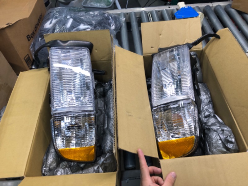 Photo 4 of Dorman 1590121 Headlight Assembly for Select Dodge Models, 2 Pack