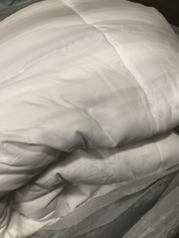 Photo 2 of  Bedding Queen Comforter 