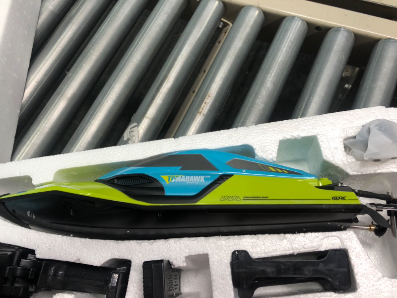 Photo 4 of 4DRC S2 High Speed RC Boats with LED Lights & 2 Batteries, 30+ mph Remote Control Boat for Pools and Lakes, Capsize Recovery, Low Battery Reminder,2.4Ghz Racing Boats for Adults Kids,Green