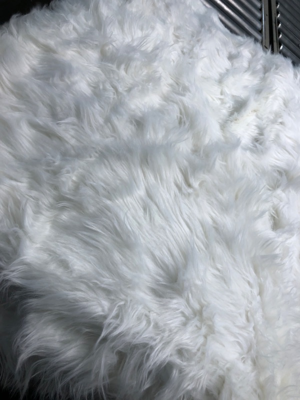 Photo 4 of Ashler faux fur rug, Fluffy Shaggy Area Rug Ultra Soft 6 x 9 Feet Rectangle Fur Rug White Fuzzy Rug Machine Washable Shag Rug, Nursery Decor Throw Rugs for Bedroom, kids room, Living Room 6 x 9 ft White