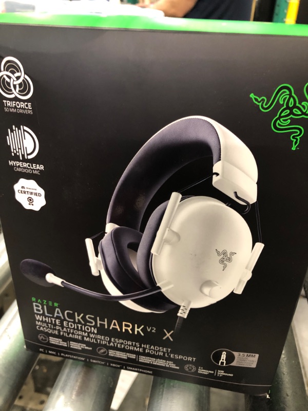 Photo 3 of Razer Blackshark V2 X Gaming Headset 7.1 PC 4 Nintendo Switch 3.5 mm Jack Blackshark V2 X White