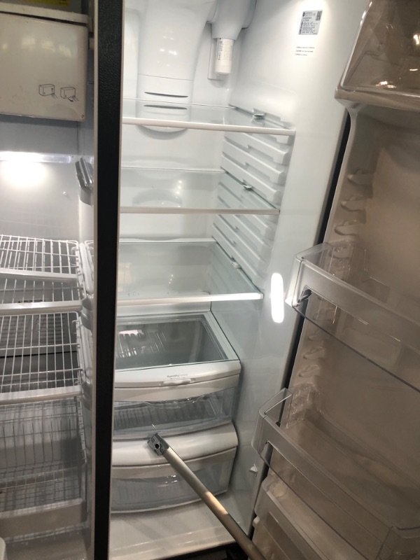 Photo 7 of GE 25.3-cu ft Side-by-Side Refrigerator with Ice Maker (Stainless Steel)