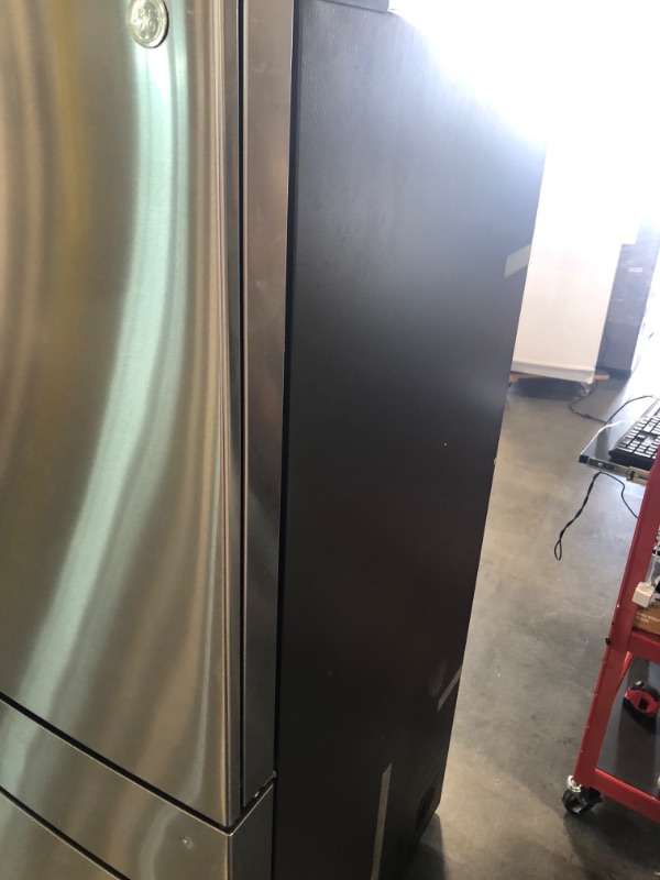 Photo 5 of GE Profile 27.9-cu ft Smart French Door Refrigerator with Ice Maker and Door within Door (Fingerprint-resistant Stainless Steel) ENERGY STAR