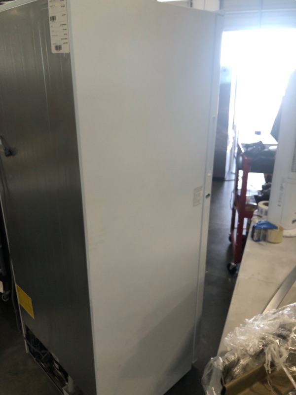 Photo 3 of Midea Garage Ready 21-cu ft Frost-free Convertible Upright Freezer/Refrigerator (White)