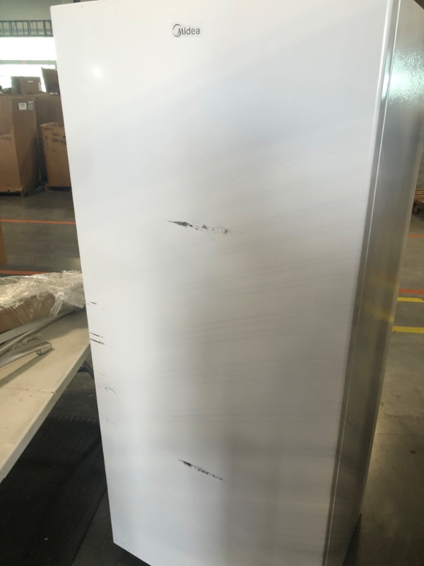 Photo 2 of Midea Garage Ready 21-cu ft Frost-free Convertible Upright Freezer/Refrigerator (White)