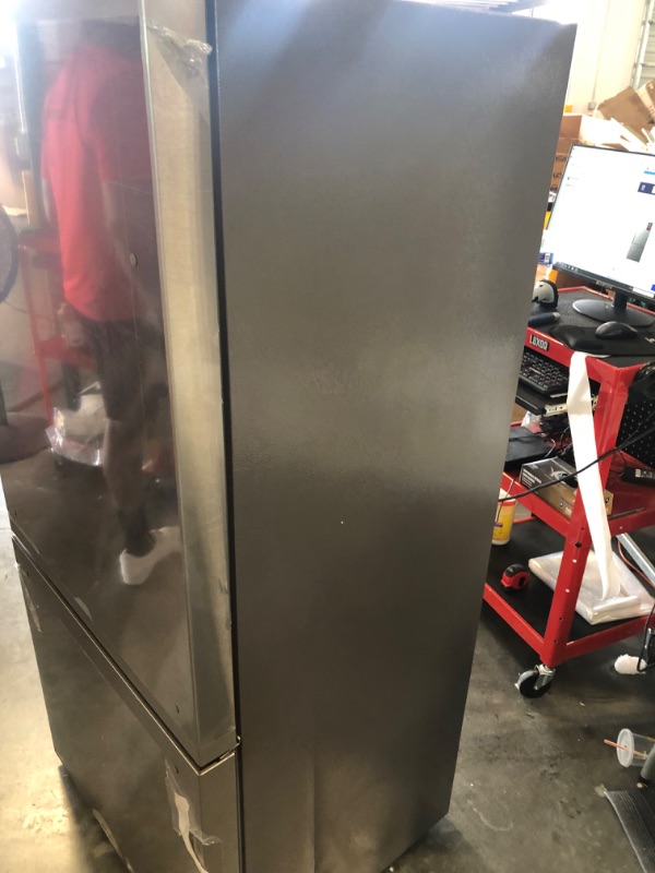 Photo 4 of Hisense 17.2-cu ft Counter-depth Bottom-Freezer Refrigerator with Ice Maker (Fingerprint Resistant Stainless Steel) ENERGY STAR
