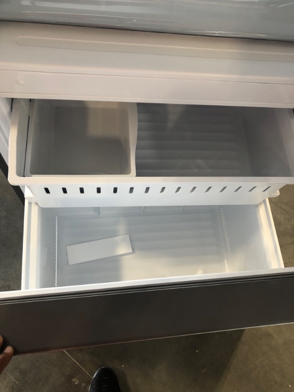 Photo 6 of Hisense 17.2-cu ft Counter-depth Bottom-Freezer Refrigerator with Ice Maker (Fingerprint Resistant Stainless Steel) ENERGY STAR
