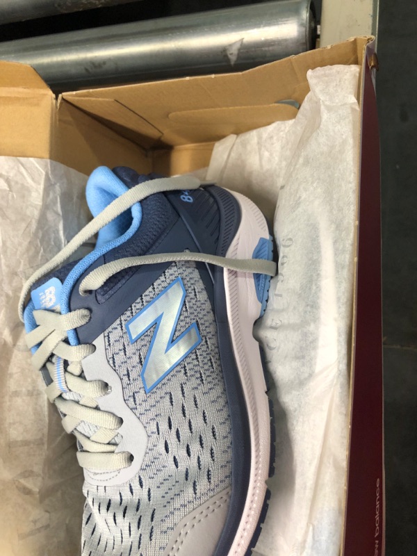 Photo 3 of New Balance Women's 847 V4 Walking Shoe Size 5 1/2