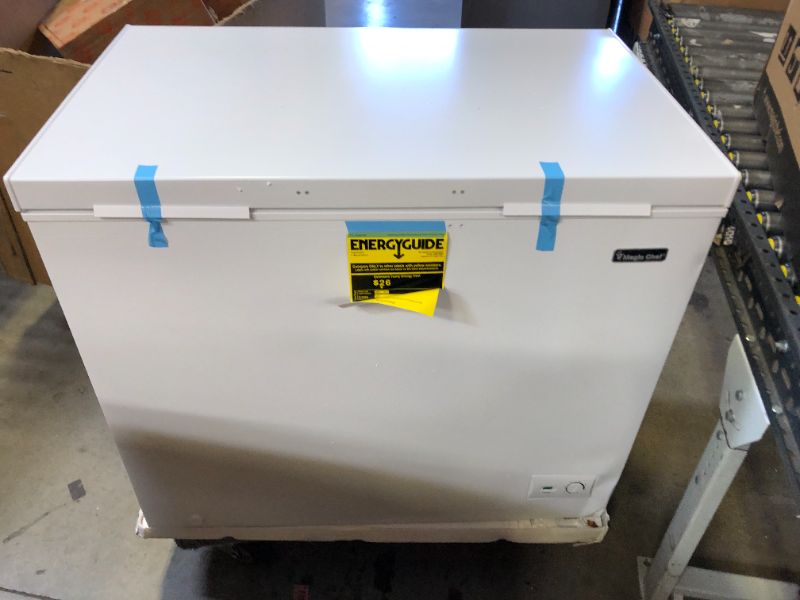 Photo 2 of Magic Chef 8.7 Cu. Ft. Manual Defrost Chest Freezer in White
