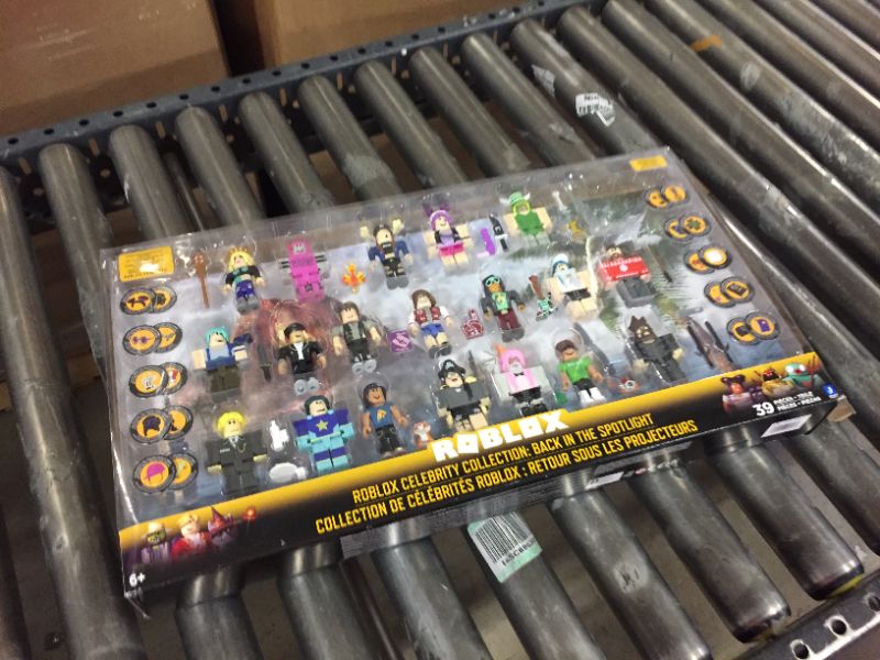 Photo 3 of Roblox Celebrity - 20 Figure Pack (Roblox Celebrity Collection: Back in the Spotlight)