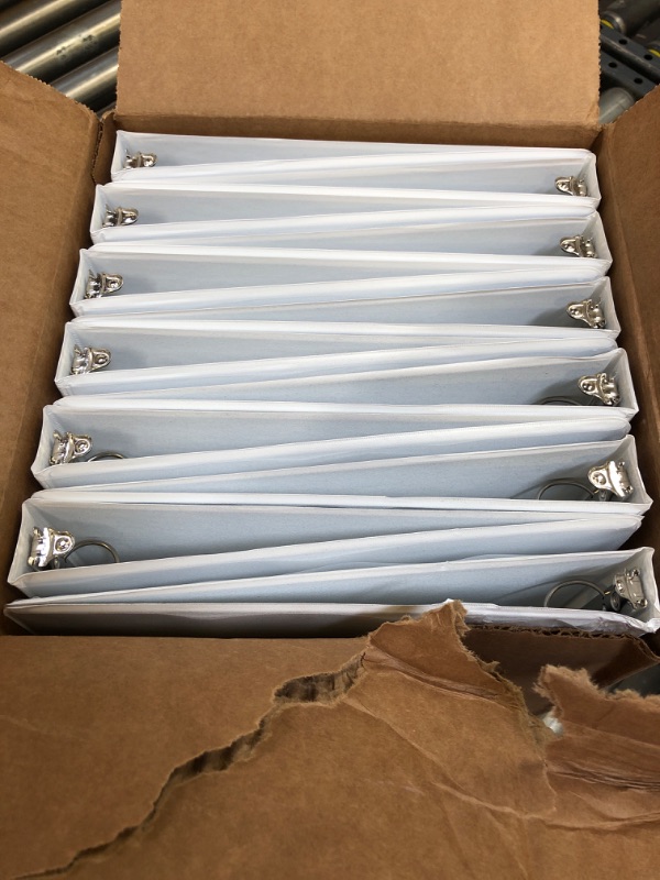 Photo 1 of 90621 EconomyValue ClearVue Round Ring Binder 1 in W O Packaging White
