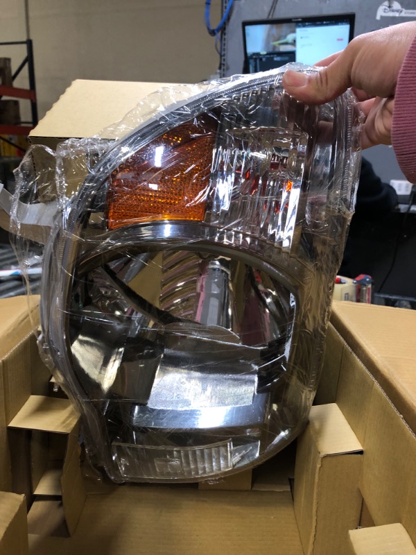 Photo 5 of TYC Right Headlight Assembly Compatible with 2005-2011 Toyota Tacoma