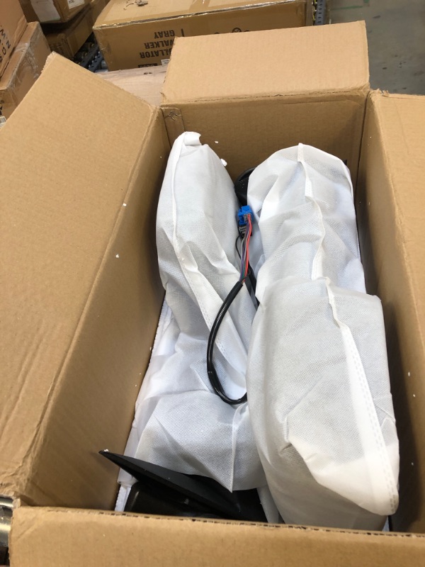 Photo 1 of AERDM New Pair Towing mirrors Set Power Tow Heated Telescoping with Arrow Signal Light Side Mirrors Fit Chevy/GMC/Cadillac Silverado Sierra Avalanche Suburban Tahoe Yukon XL Escalade EXT ESV