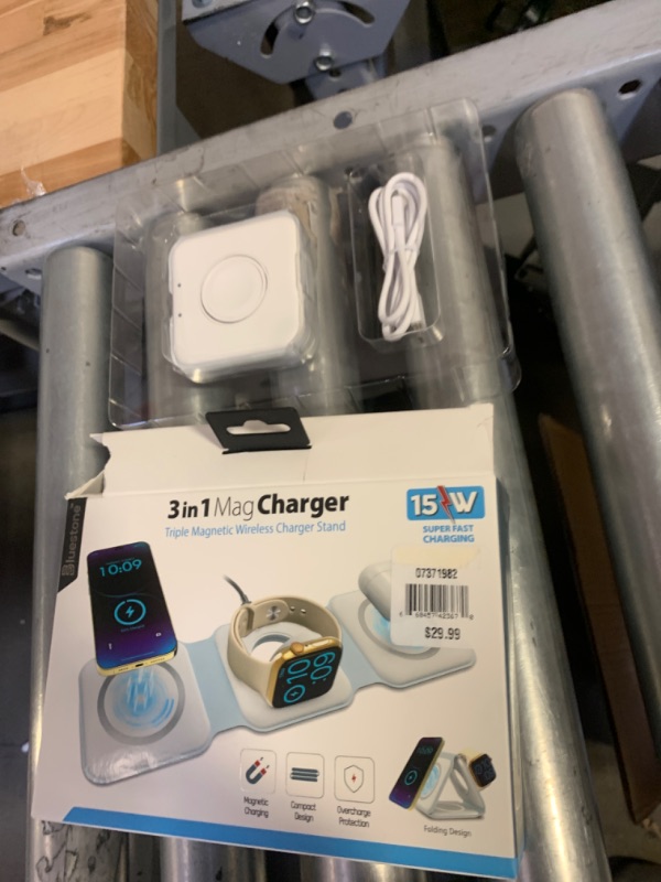 Photo 1 of Bluestone 3-In-1 15w Super Fast Magnetic Folding Charger White

