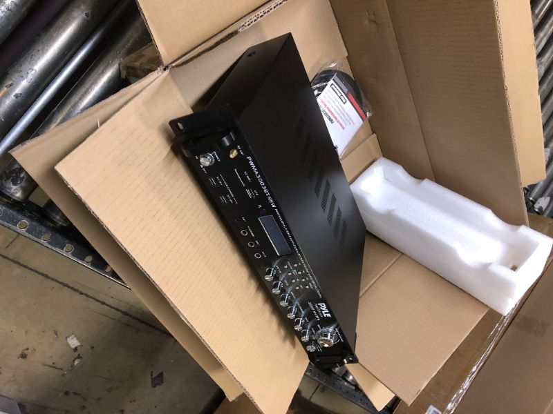 Photo 1 of Bluetooth Home Audio Power Amplifier -4 Ch. 3000W, Stereo Receiver w/ Speaker Selector, FM Radio, USB, Headphone, 2 Wireless Mics for Karaoke, Great for Home Entertainment System - Pyle PWMA3003BT.NEW