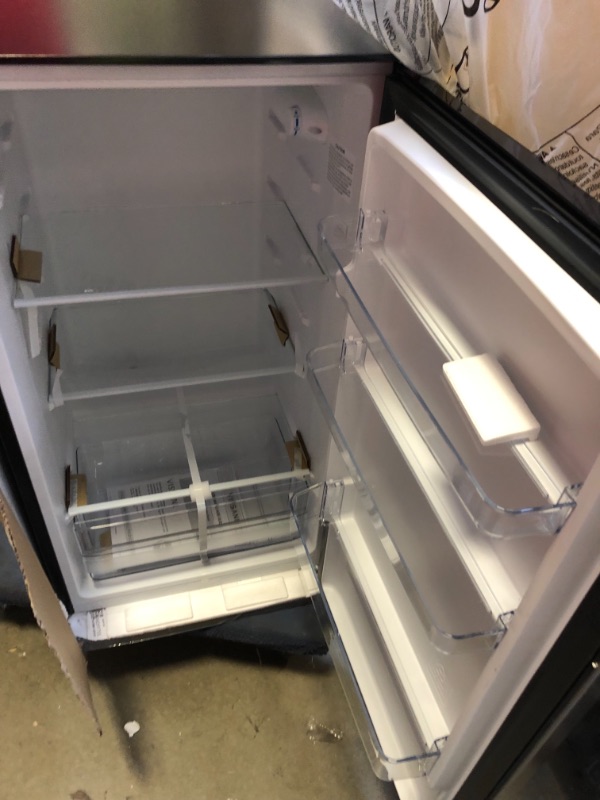 Photo 6 of 7.1 cu. ft. Top Freezer Refrigerator in Stainless Steel Look
