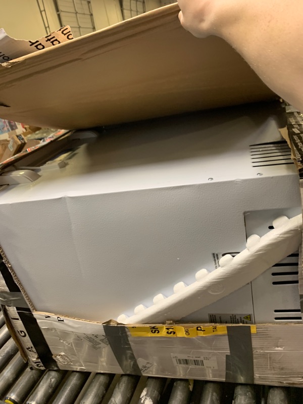 Photo 1 of Magic Chef 5.0 Cu. ft. Chest Freezer in White HMCF5W4