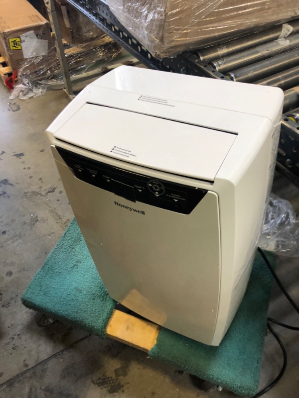 Photo 2 of 14,000 BTU Portable Air Conditioner, Dehumidifier and Fan - Honeywell MN4CFSWW9
