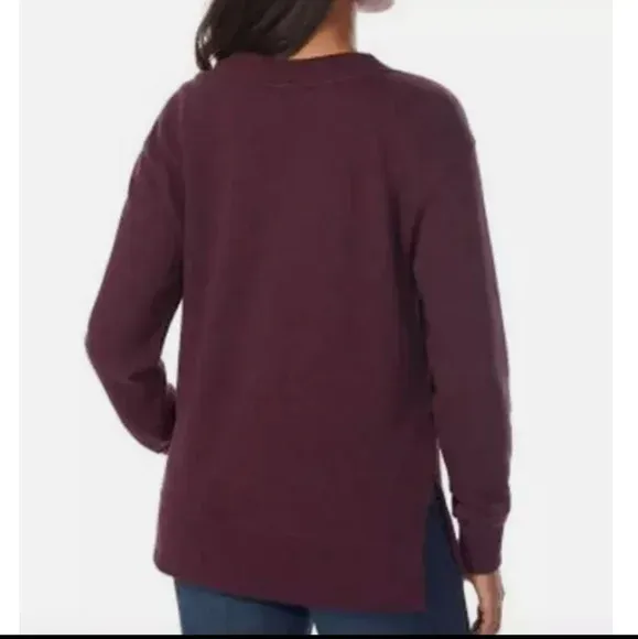 Photo 1 of Size M - Kirkland Signature Women's Fleece Crewneck. Cozy Comfort and Style, Introducing the Kirkland Signature Women's Fleece Crewneck, a perfect blend of comfort and style that seamlessly elevates your wardrobe. Crafted with meticulous attention to deta