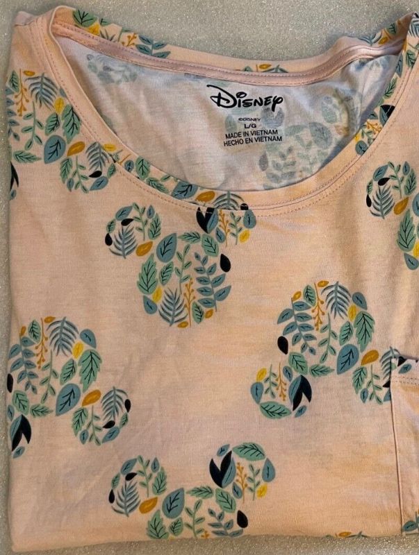 Photo 1 of SIZE S - DISNEY COSTCO WOMEN'S TEE SHIRTS