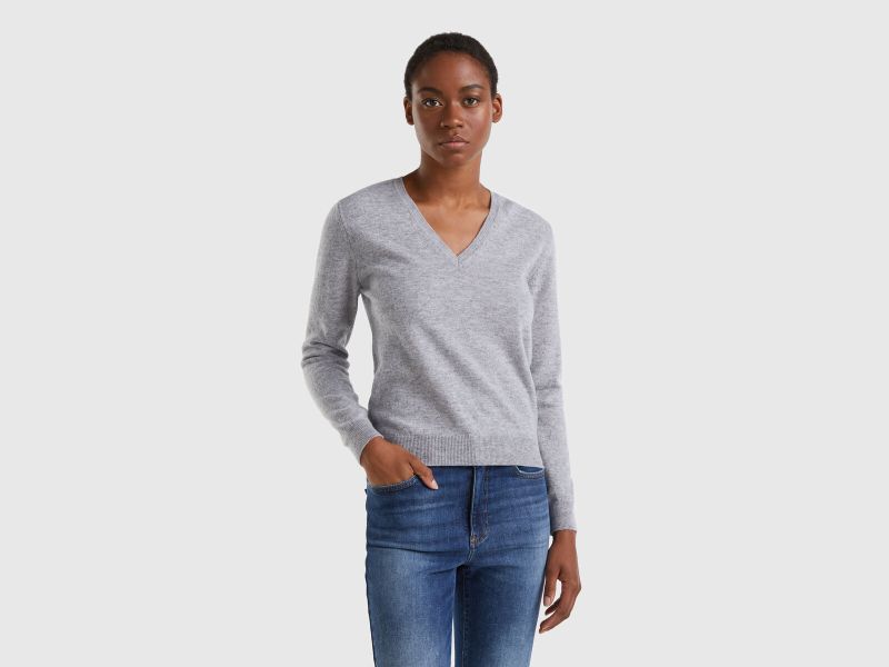 Photo 1 of PLUS SIZE XXL BANANA REPUBLIC WOMEN'S GRAY SWEATER V NECK