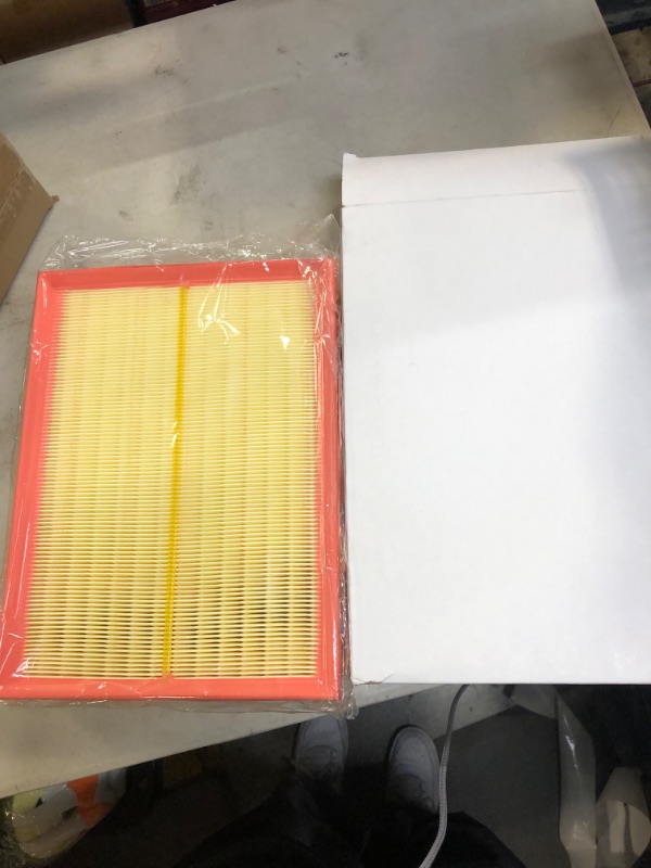 Photo 2 of Air Filter, Replacement Engine Air Cleaner Element, Suitable for LR range Sport Discovery Yellow LR011593