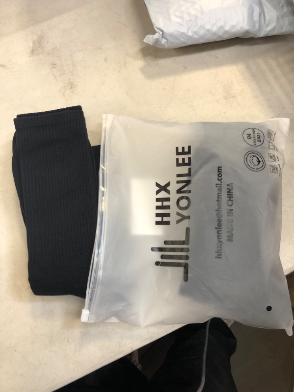 Photo 1 of 6 pairs black crew socks 