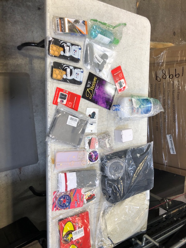 Photo 1 of 20pc bag of miscellaneous items SOLD AS IS
