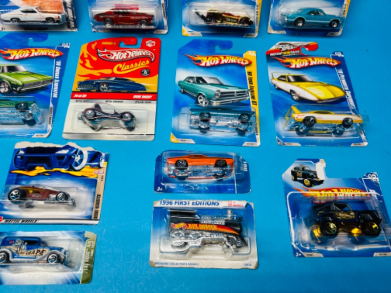 Photo 3 of 811098…damaged packages die cast cars