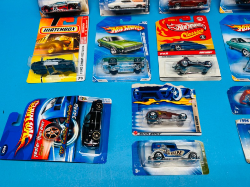 Photo 2 of 811098…damaged packages die cast cars