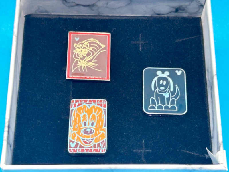 Photo 1 of 811112… 3 Disney pins in gift box 