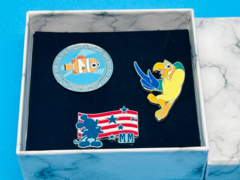 Photo 1 of 811114… 3 Disney pins in gift box 