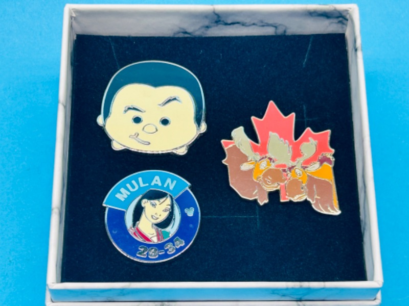 Photo 1 of 811115… 3 Disney pins in gift box 