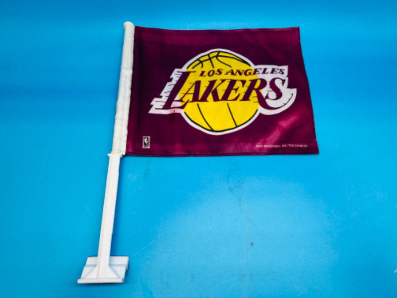 Photo 1 of 811128…vintage Lakers window flag