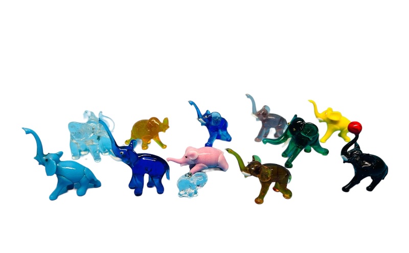 Photo 1 of 811133…vintage glass mini elephant figures 