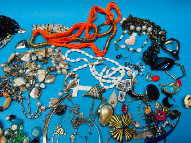 Photo 5 of 811147…costume jewelry and broken pieces for crafts 