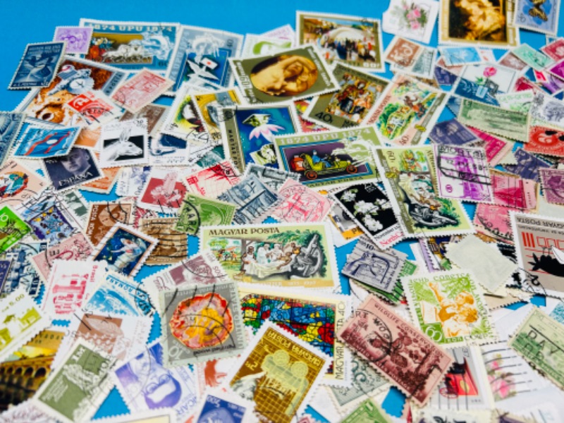 Photo 5 of 811223…hundreds of worldwide used vintage stamps -different countries 