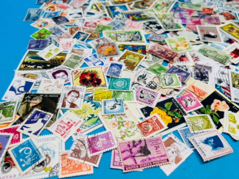 Photo 4 of 811223…hundreds of worldwide used vintage stamps -different countries 