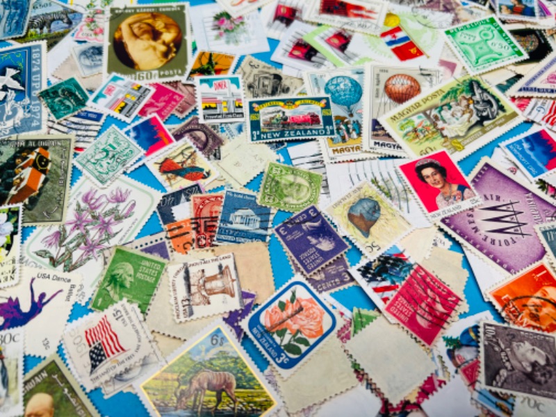 Photo 7 of 811224… hundreds of worldwide used vintage stamps -different countries 