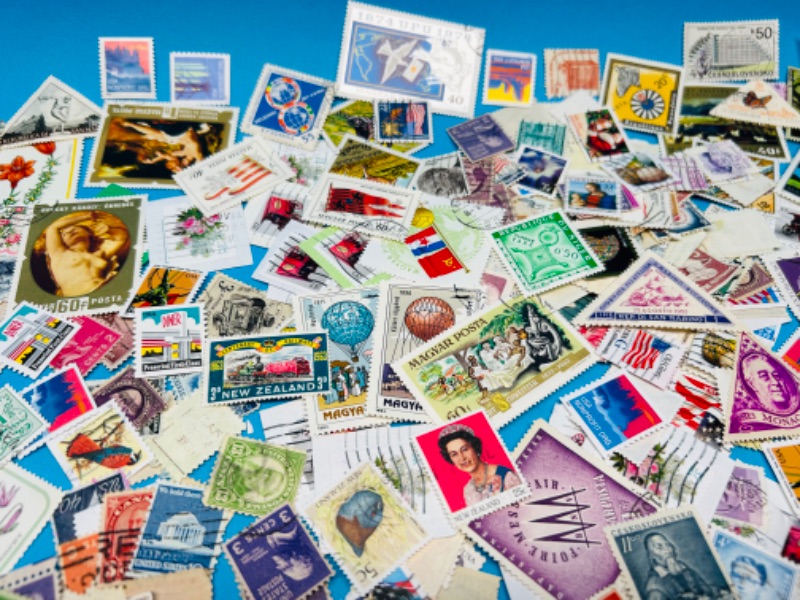 Photo 4 of 811224… hundreds of worldwide used vintage stamps -different countries 