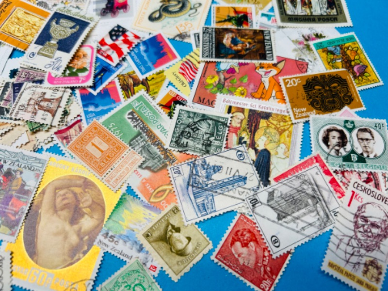 Photo 3 of 811224… hundreds of worldwide used vintage stamps -different countries 