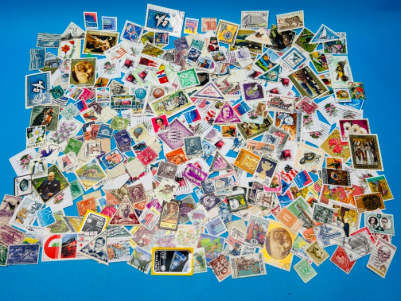 Photo 1 of 811224… hundreds of worldwide used vintage stamps -different countries 