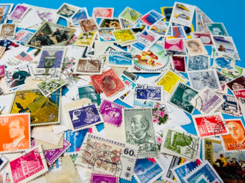 Photo 4 of 811225… hundreds of worldwide used vintage stamps -different countries 