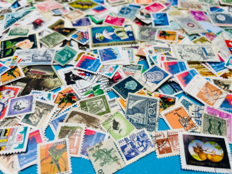 Photo 7 of 811225… hundreds of worldwide used vintage stamps -different countries 