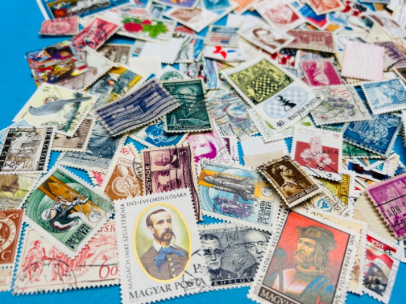 Photo 6 of 811226… hundreds of worldwide used vintage stamps -different countries 