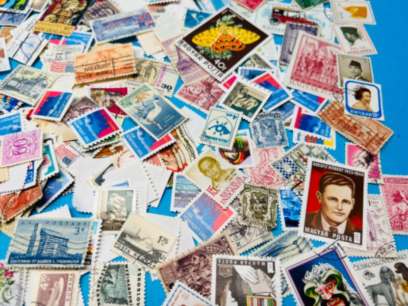 Photo 5 of 811226… hundreds of worldwide used vintage stamps -different countries 