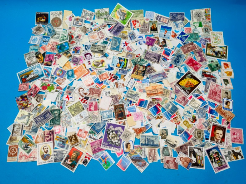 Photo 1 of 811226… hundreds of worldwide used vintage stamps -different countries 